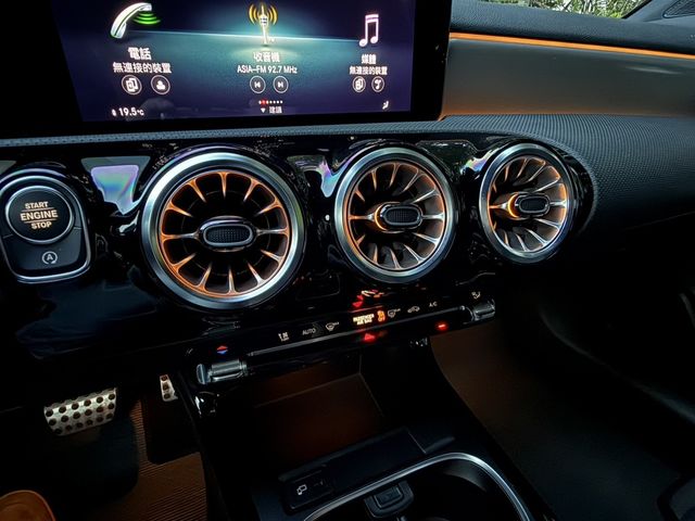 M-BENZ賓士 A180  第9張相片