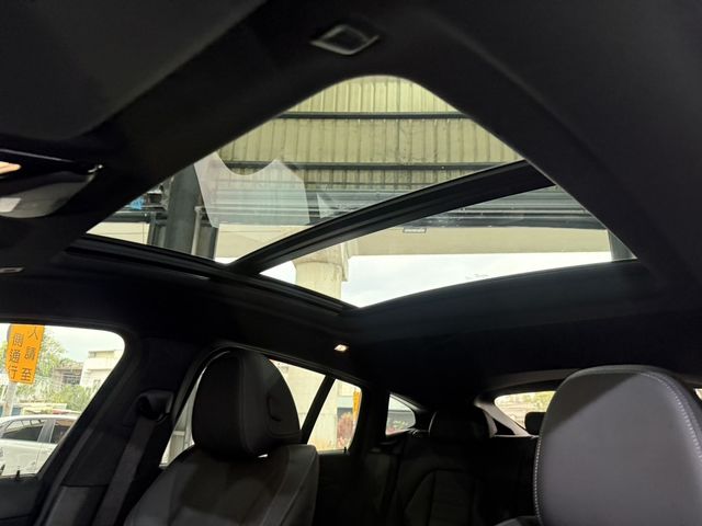 BMW寶馬 X4 XDRIVE30I  第7張相片