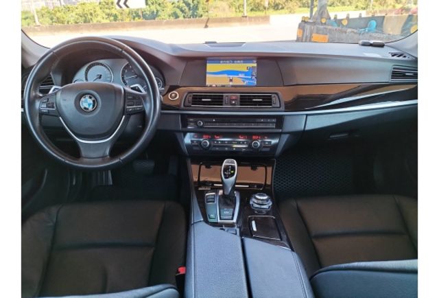 BMW 523i 認證車  第4張相片