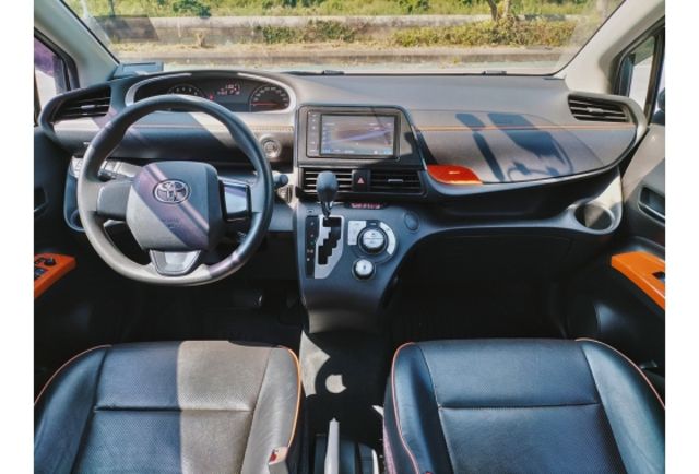 SIENTA 1.8 七人座 豪華版 原鈑件  第5張相片