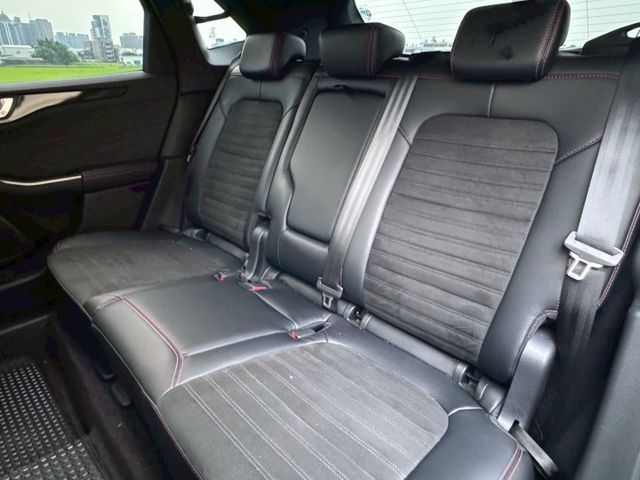 KUGA  第13張相片