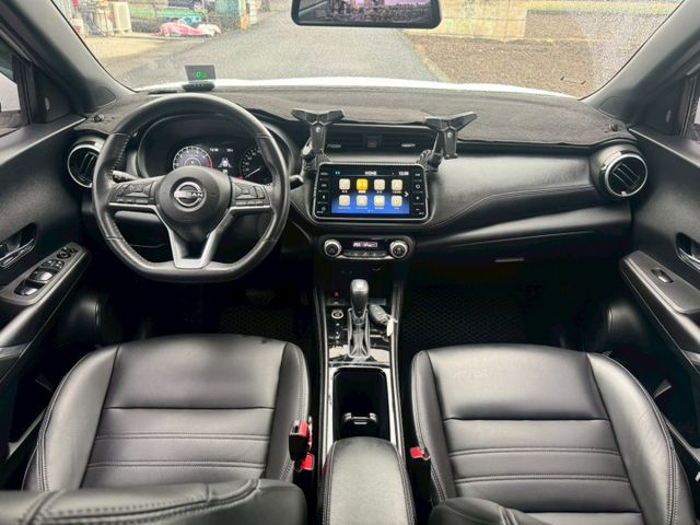 KICKS  第12張相片