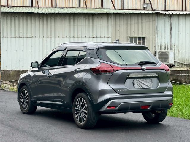 KICKS  第3張相片