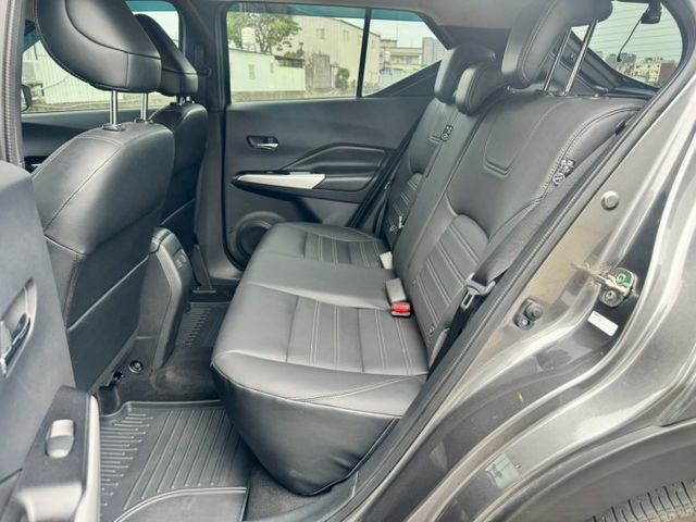 KICKS  第8張相片