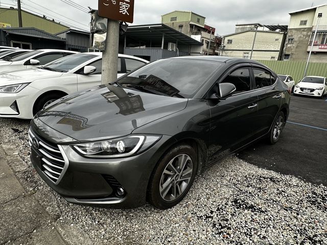 HYUNDAI現代 ELANTRA  第2張相片