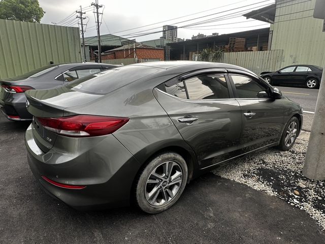 HYUNDAI現代 ELANTRA  第3張相片