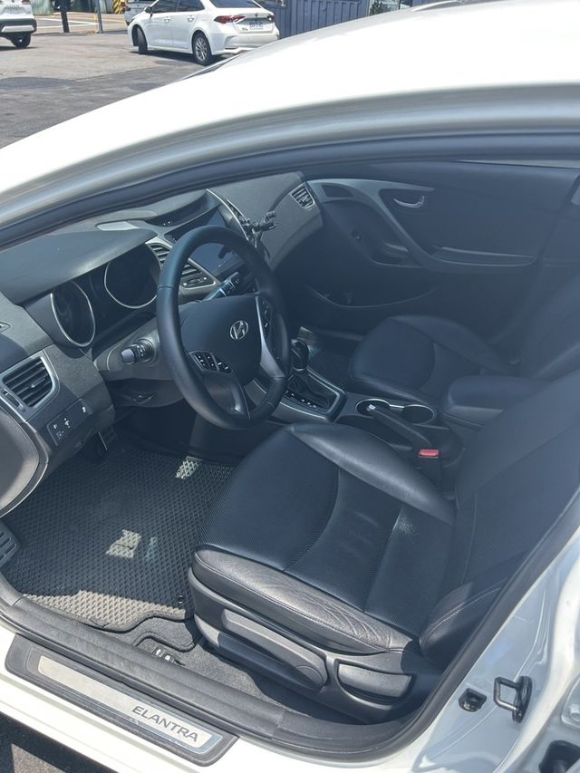 HYUNDAI現代 ELANTRA  第6張相片