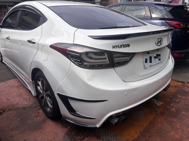 HYUNDAI現代 ELANTRA  第3張相片