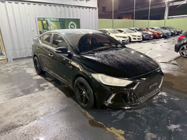 HYUNDAI現代 ELANTRA  第2張相片