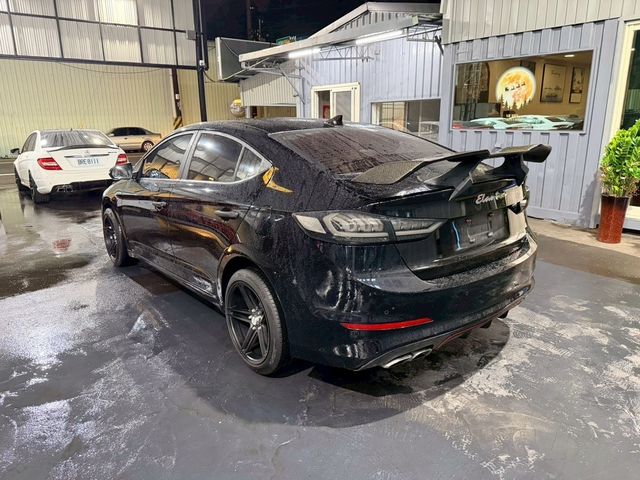 HYUNDAI現代 ELANTRA  第3張相片