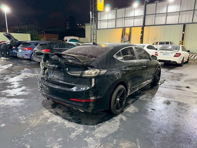 HYUNDAI現代 ELANTRA  第4張相片