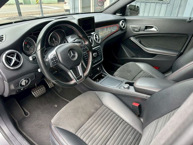 M-BENZ賓士 CLA200  第5張相片
