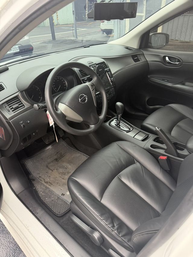 NISSAN日產 TIIDA  第5張相片