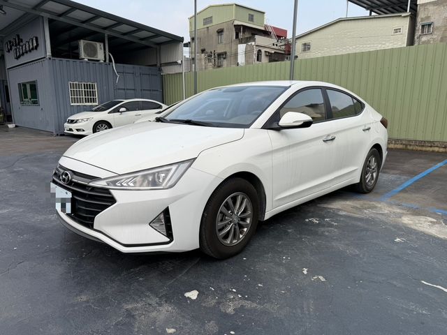 HYUNDAI現代 ELANTRA  第1張相片