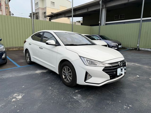 HYUNDAI現代 ELANTRA  第2張相片