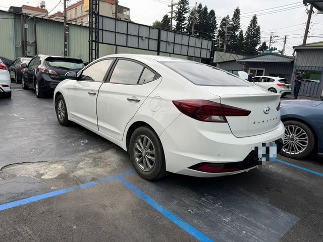 HYUNDAI現代 ELANTRA  第3張相片