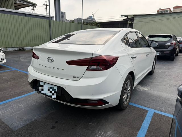 HYUNDAI現代 ELANTRA  第4張相片