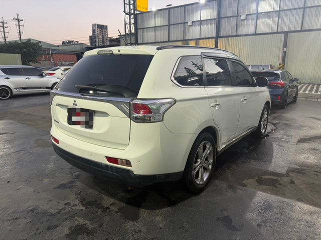 MITSUBISHI三菱 OUTLANDER  第3張相片