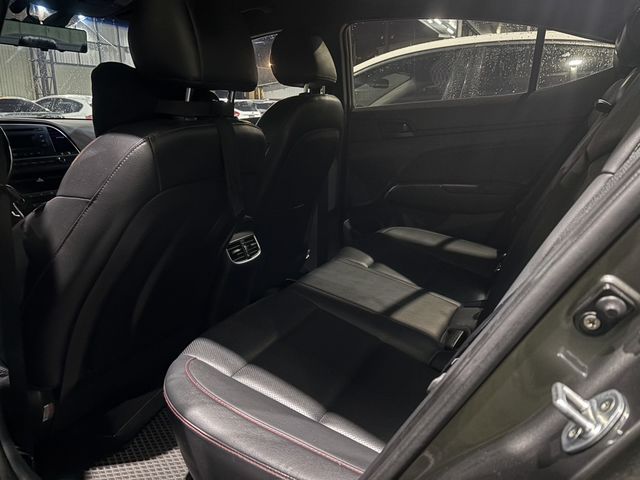 HYUNDAI現代 ELANTRA  第5張相片