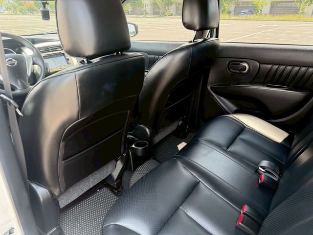 一手車/實跑13萬/認證車/原版/倒車影像、雷達/藍芽影音/後座分離傾倒/  第10張相片