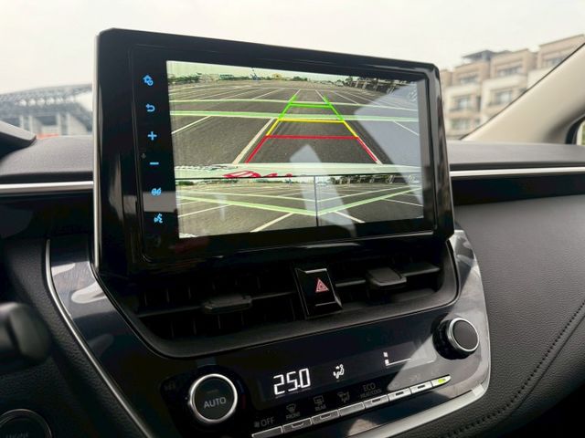 豪華版/認證車/原版/跑很少，準新車，跟新車差在價錢而已~/  第13張相片