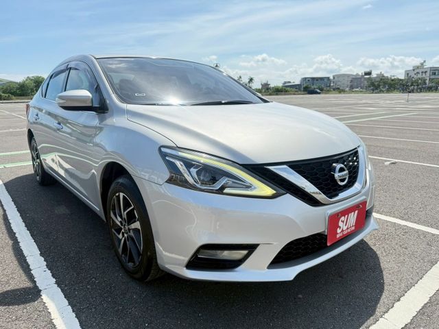 豪華版/認證車/原版/定速/光感應頭燈/藍芽影音/倒車雷達、影像/後座出風口/胎壓監測/ISO-FIX/  第2張相片