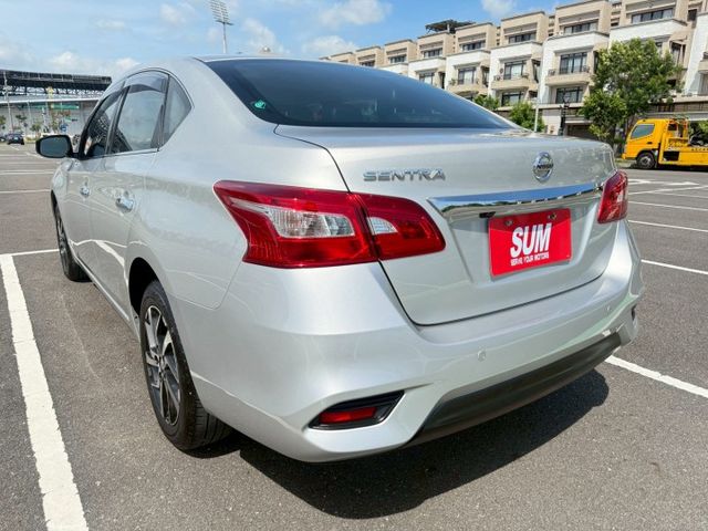 豪華版/認證車/原版/定速/光感應頭燈/藍芽影音/倒車雷達、影像/後座出風口/胎壓監測/ISO-FIX/  第4張相片