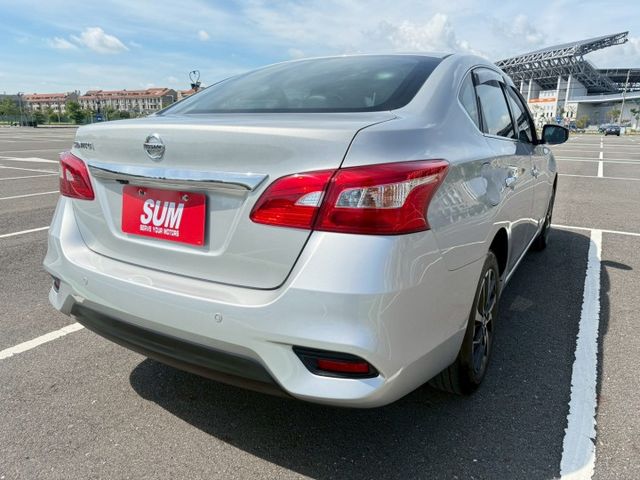豪華版/認證車/原版/定速/光感應頭燈/藍芽影音/倒車雷達、影像/後座出風口/胎壓監測/ISO-FIX/  第5張相片