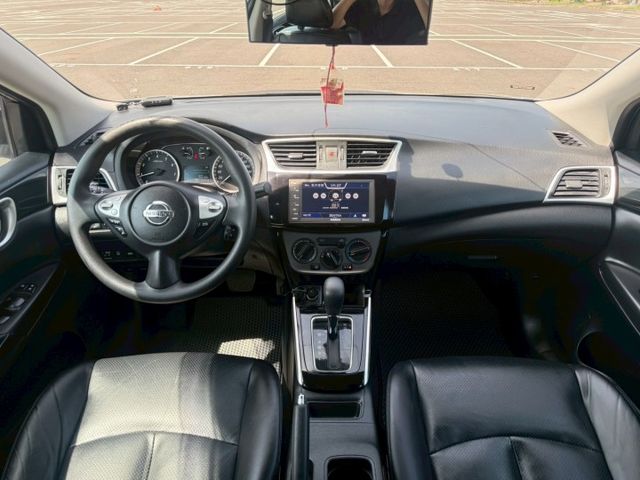 豪華版/認證車/原版/定速/光感應頭燈/藍芽影音/倒車雷達、影像/後座出風口/胎壓監測/ISO-FIX/  第6張相片