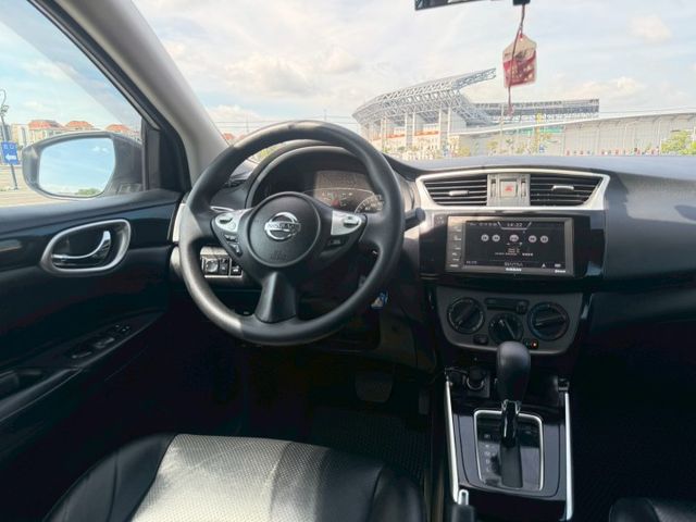 豪華版/認證車/原版/定速/光感應頭燈/藍芽影音/倒車雷達、影像/後座出風口/胎壓監測/ISO-FIX/  第7張相片