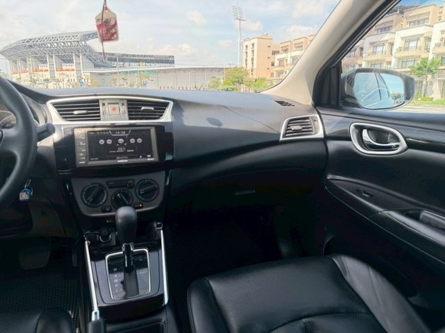 豪華版/認證車/原版/定速/光感應頭燈/藍芽影音/倒車雷達、影像/後座出風口/胎壓監測/ISO-FIX/  第8張相片