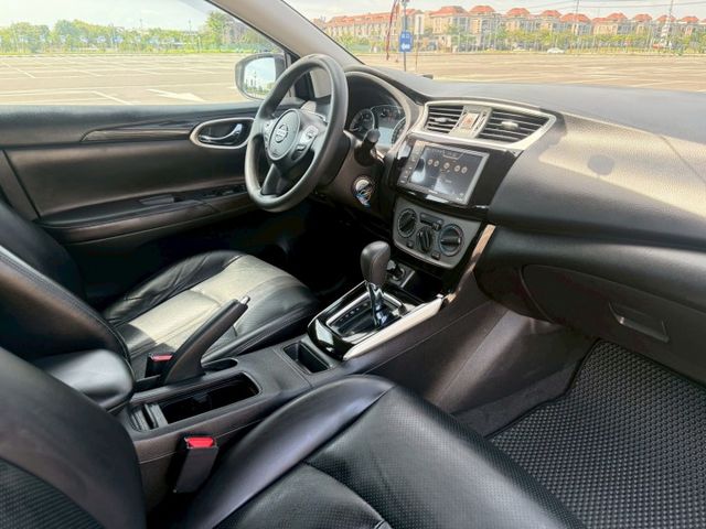 豪華版/認證車/原版/定速/光感應頭燈/藍芽影音/倒車雷達、影像/後座出風口/胎壓監測/ISO-FIX/  第10張相片