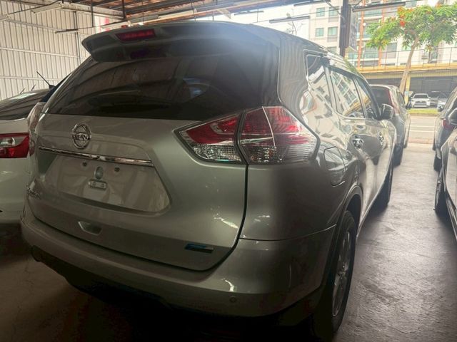 經典/電折後視鏡/恆溫/胎壓監測/倒車雷達、影像/藍芽影音/後座分離傾倒/後座出風口/ISO-FIX/  第3張相片