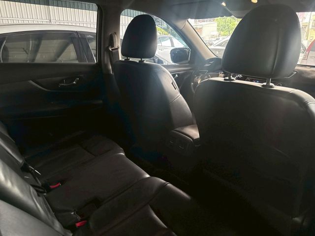 經典/電折後視鏡/恆溫/胎壓監測/倒車雷達、影像/藍芽影音/後座分離傾倒/後座出風口/ISO-FIX/  第9張相片