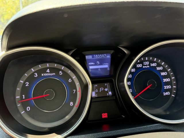 HYUNDAI現代 ELANTRA  第8張相片