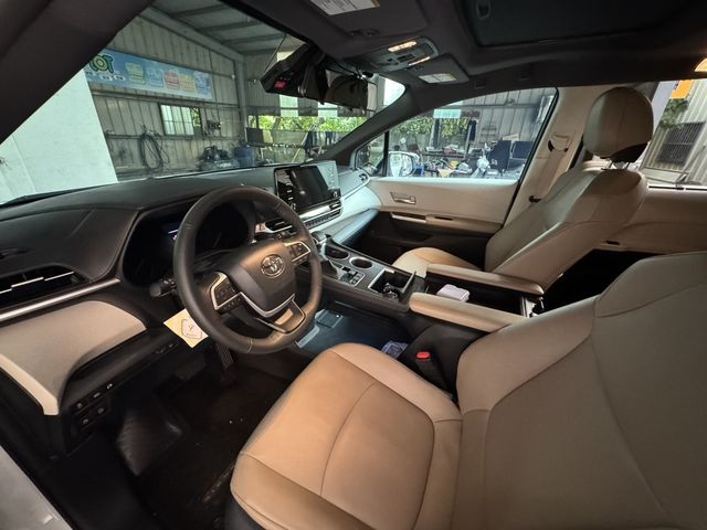 TOYOTA豐田 SIENNA  第3張相片