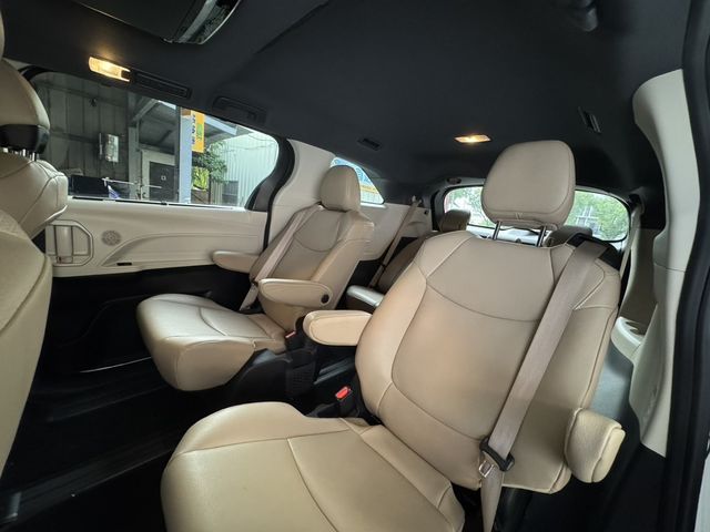 TOYOTA豐田 SIENNA  第4張相片