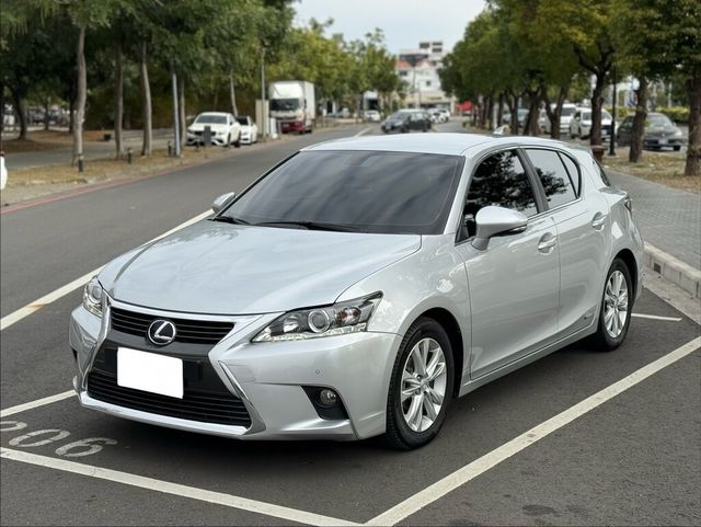 LEXUS凌志 CT200H  第1張相片