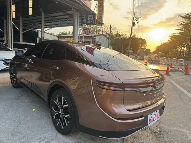 TOYOTA豐田 CROWN  第3張相片