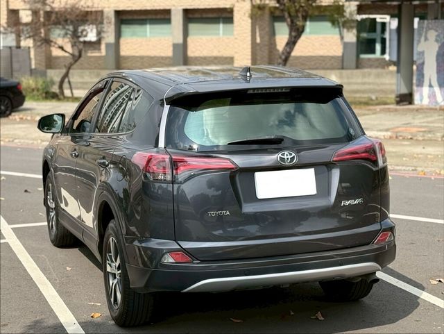 TOYOTA豐田 RAV4  第3張相片