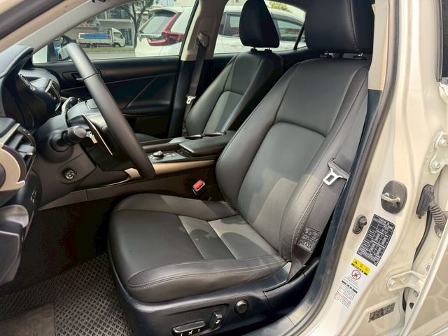 LEXUS凌志 IS 300  第12張相片
