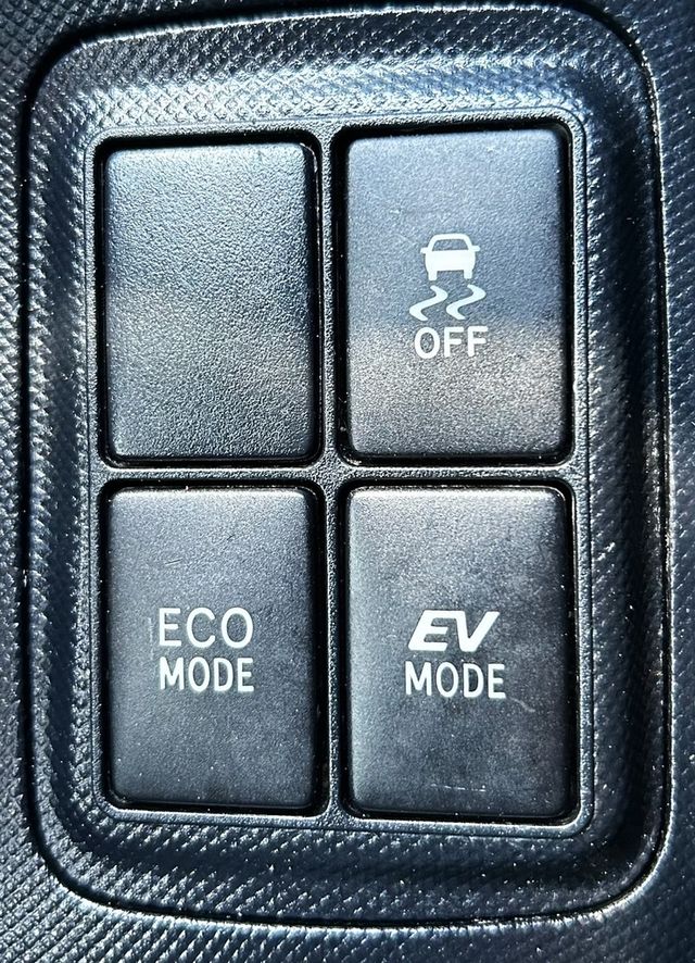 TOYOTA豐田 PRIUS C  第11張相片