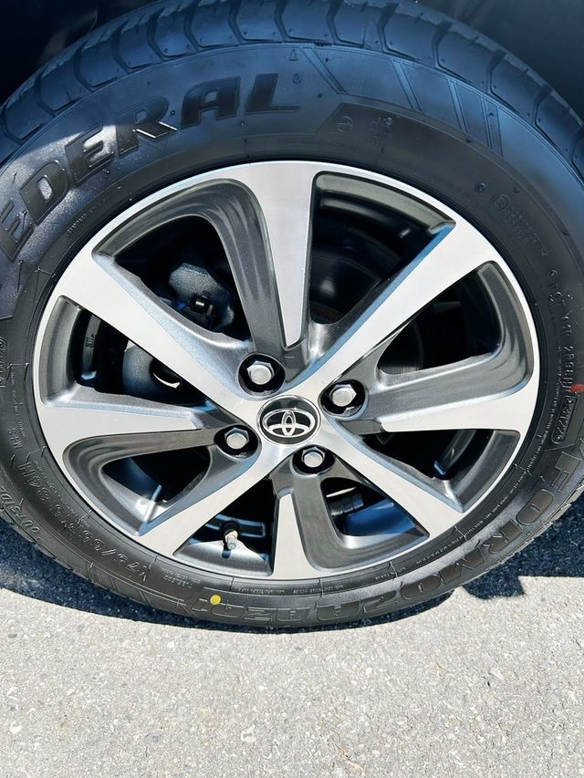 TOYOTA豐田 PRIUS C  第13張相片