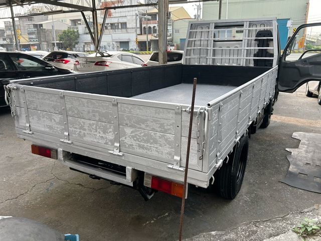 MITSUBISHI三菱 CANTER  第3張相片