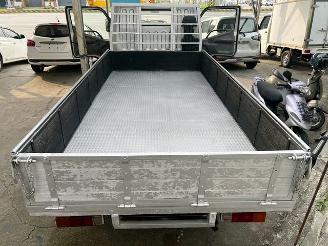 MITSUBISHI三菱 CANTER  第4張相片