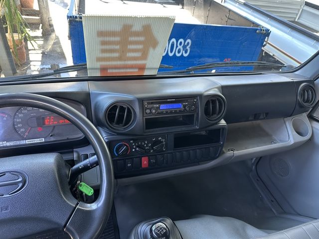 HINO日野 300  第5張相片