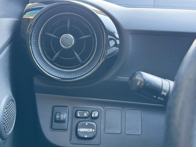TOYOTA豐田 PRIUS C  第13張相片
