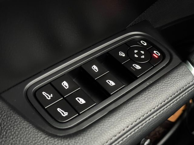 PORSCHE保時捷 CAYENNE  第35張相片