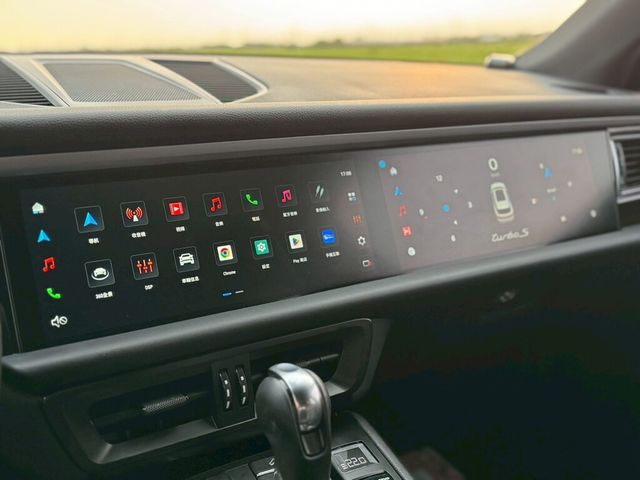 PORSCHE保時捷 MACAN  第8張相片