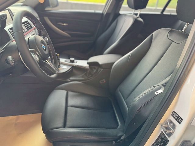 BMW寶馬 318D TOURING  第12張相片